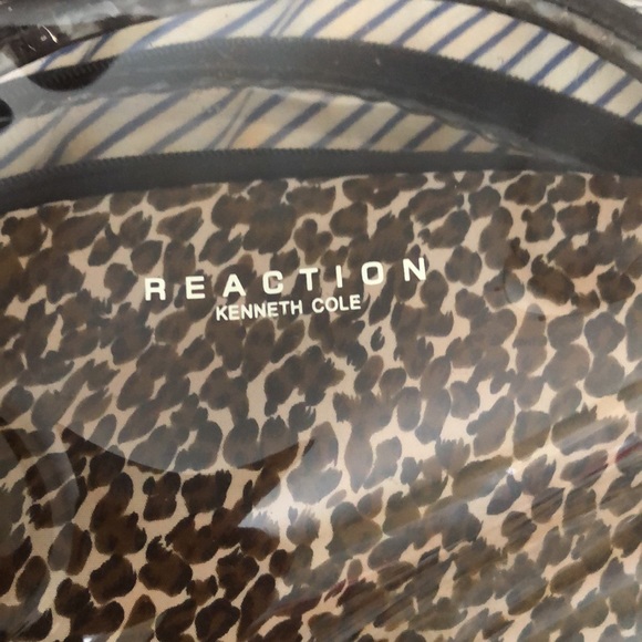 Makeup bag with removable cheetah pouch - Picture 3 of 4